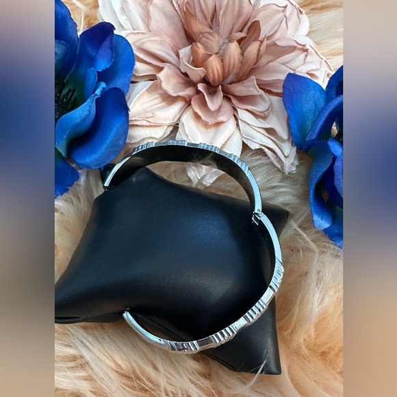 Silver Etched Cuff Bangle Bracelet NEW! - Picture 5 of 8